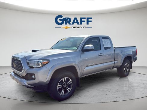 Used 2018 Toyota Tacoma TRD Sport AWD/4WD image 13