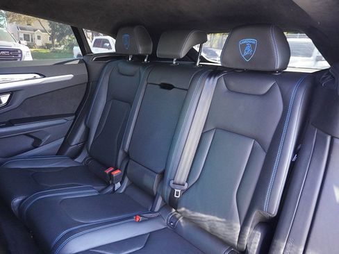 Used 2022 Lamborghini Urus image 45