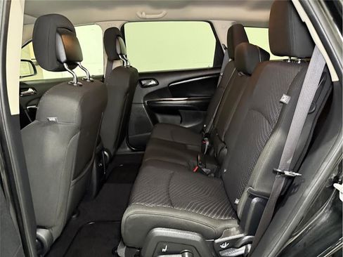 Used 2019 Dodge Journey SE image 14