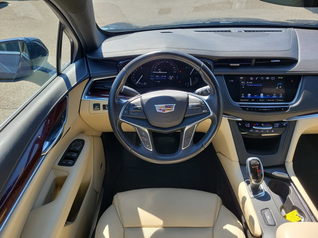 Used 2018 Cadillac XT5 Luxury w/ Driver Awareness Package FWD image 11