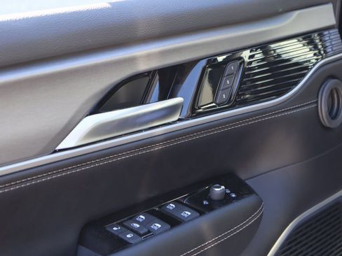 New 2025 Jeep Wagoneer L Series II AWD/4WD image 23