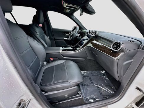 Used 2025 Mercedes-Benz GLC 300 4MATIC image 25