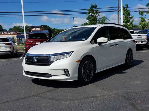 Used 2023 Honda Odyssey Elite image 2