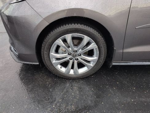 Certified 2022 Toyota Sienna Platinum FWD image 27