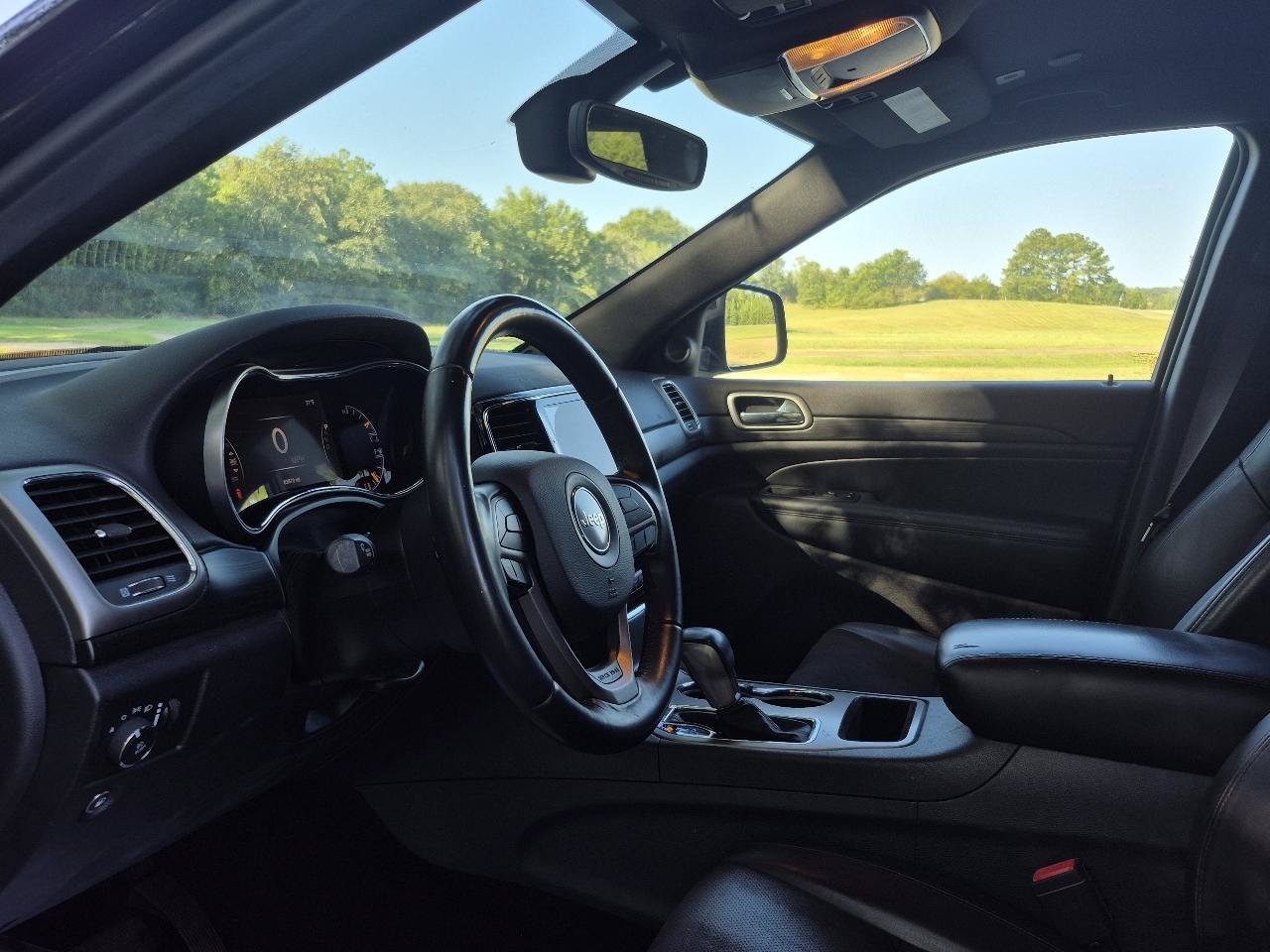 Used 2019 Jeep Grand Cherokee Laredo w/ Laredo X Package RWD image 17