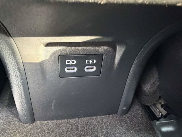 Used 2024 Toyota Prius LE FWD image 13