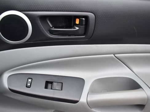 Used 2012 Toyota Tacoma TRD Off-Road image 14