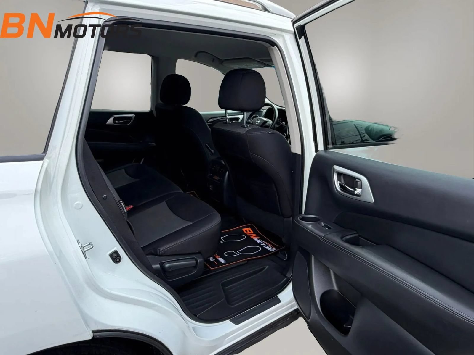 Used 2018 Nissan Pathfinder SV AWD/4WD image 14