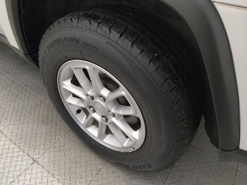 Used 2018 Jeep Grand Cherokee Laredo image 31