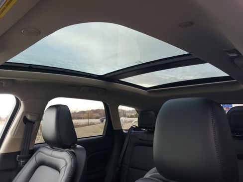 New 2026 Lincoln Corsair Premiere image 11