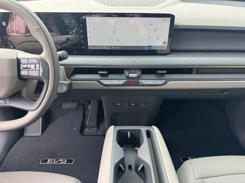 New 2026 Kia EV9 Wind image 24