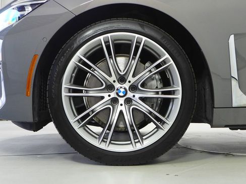 Used 2021 BMW 740i 740i w/ Premium Package image 5