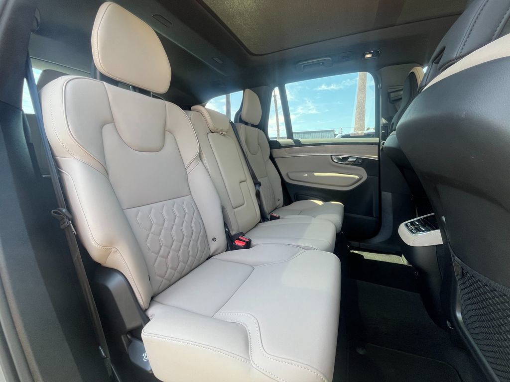 Used 2025 Volvo XC90 B5 Core w/ Protection Package Premier AWD/4WD image 22