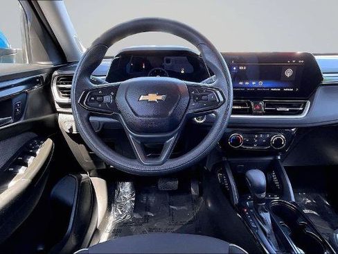 Used 2025 Chevrolet TrailBlazer LT AWD/4WD image 5