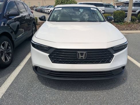 Used 2025 Honda Accord SE image 2