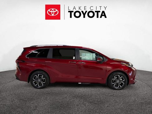 New 2026 Toyota Sienna Platinum image 6