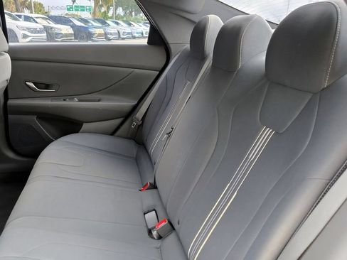 Used 2022 Hyundai Elantra SEL FWD image 14