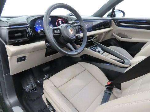 Certified 2025 Porsche Macan 4 Electric AWD/4WD image 4