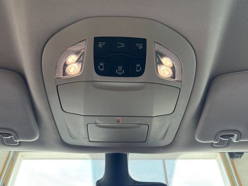 Used 2024 Chrysler Pacifica Touring-L FWD image 41