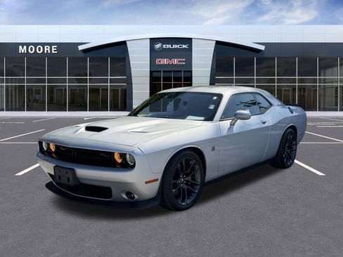 Used 2022 Dodge Challenger R/T Scat Pack RWD image 7