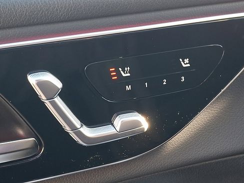 Used 2025 Mercedes-Benz GLC 300 4MATIC image 25