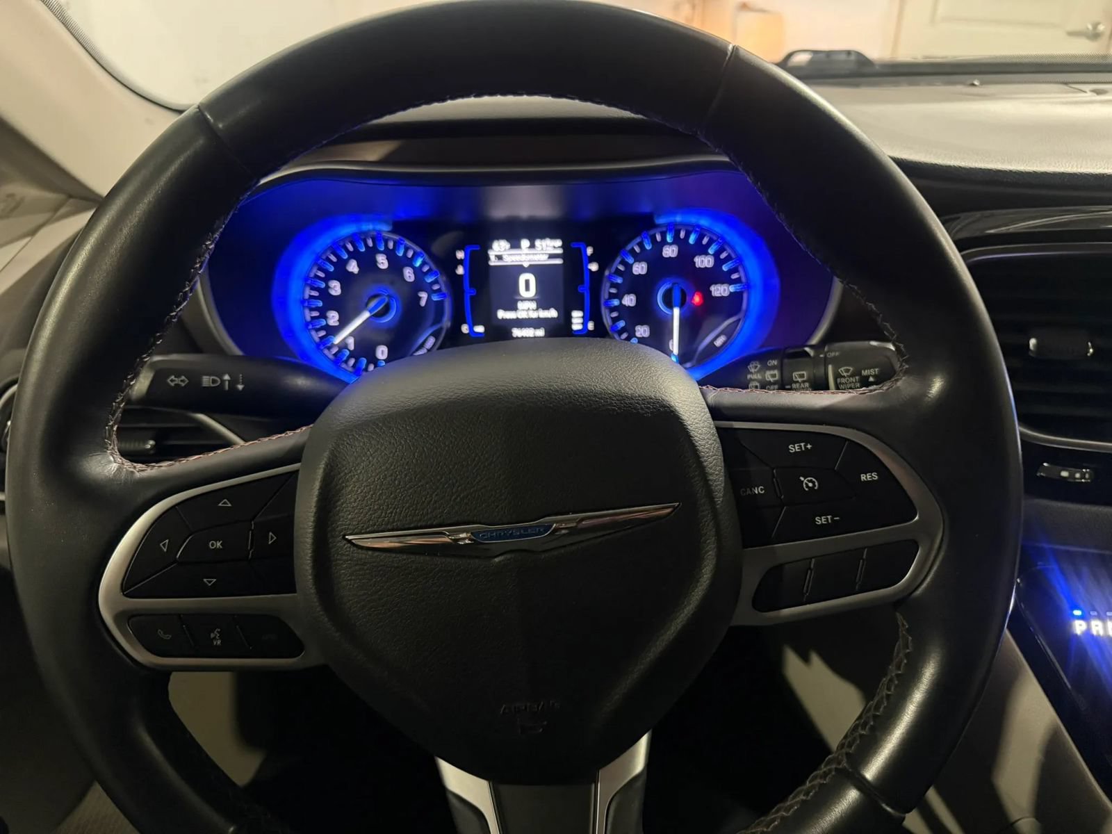 Used 2018 Chrysler Pacifica Touring-L FWD image 34
