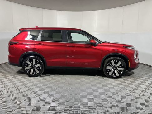 Used 2025 Mitsubishi Outlander AWD image 9