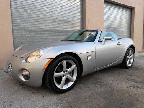 Used 2009 Pontiac Solstice Convertible w/ Premium Package image 13