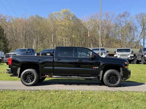 Used 2019 Chevrolet Silverado 2500 LT w/ Midnight Edition image 4