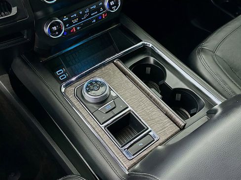 Used 2019 Ford Expedition Max Limited image 17