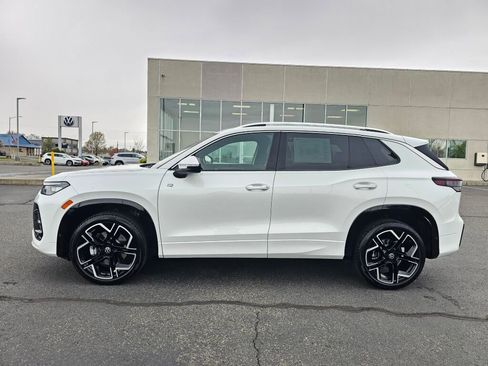 Certified 2025 Volkswagen Tiguan SEL R-Line AWD/4WD image 3