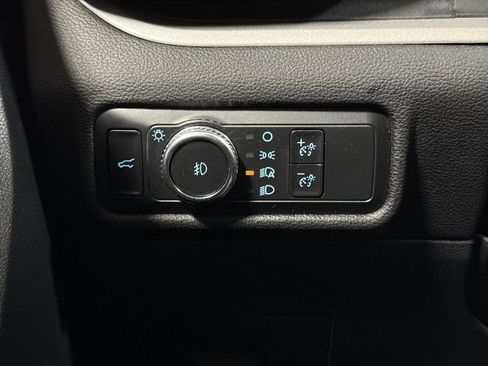 Used 2022 Ford Explorer XLT w/ Equipment Group 202A AWD/4WD image 18
