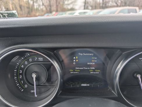 Used 2022 Jeep Wrangler Unlimited Sahara w/ Cold Weather Group AWD/4WD image 23