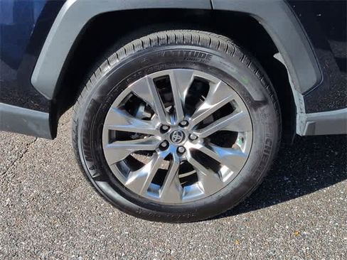 Used 2021 Toyota RAV4 XLE Premium image 14