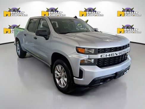 Used 2020 Chevrolet Silverado 1500 Custom w/ Custom Value Package AWD/4WD image 3