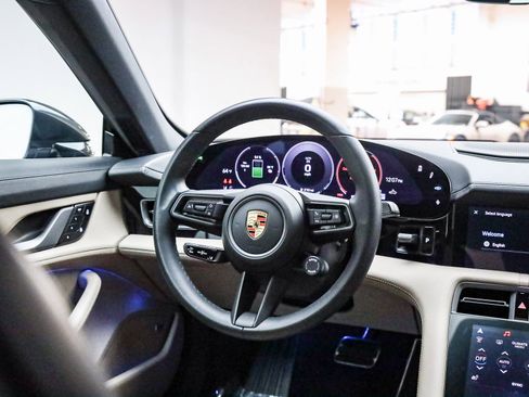 Used 2025 Porsche Taycan image 17