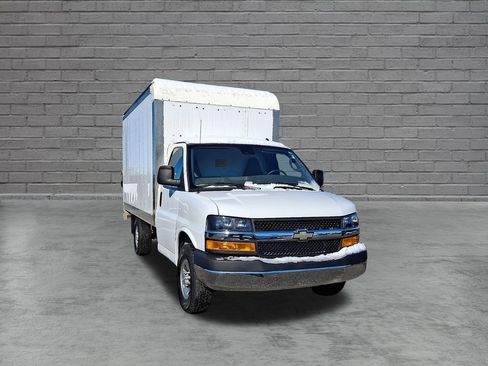Used 2023 Chevrolet Express 3500 RWD image 2