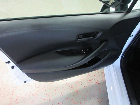 Used 2022 Toyota Corolla LE FWD image 21
