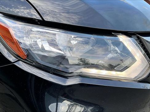 Used 2018 Nissan Rogue SV w/ Premium Package AWD/4WD image 31