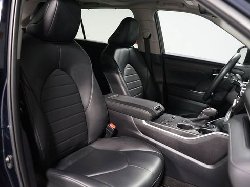 Used 2024 Toyota Highlander XLE image 28