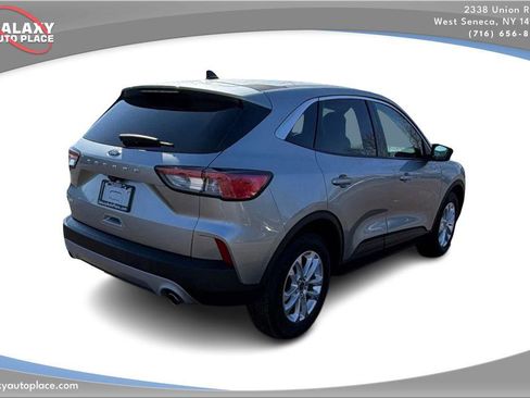 Used 2022 Ford Escape SE image 5