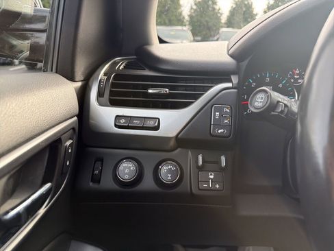 Used 2018 Chevrolet Tahoe Premier image 16