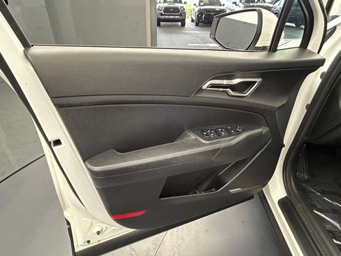 Used 2024 Kia Sportage LX FWD image 15