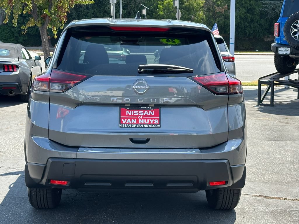 Used 2026 Nissan Rogue SV FWD image 6