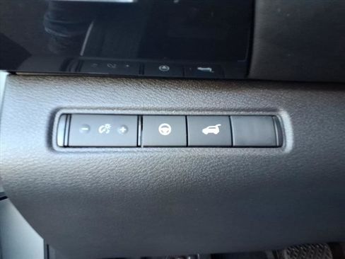 New 2025 Nissan Pathfinder SV image 18