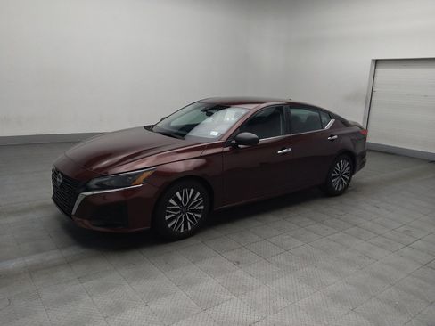 Used 2024 Nissan Altima 2.5 SV image 2