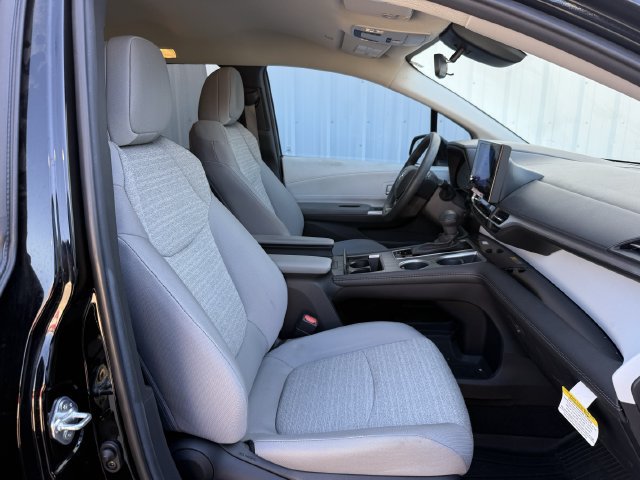 Used 2025 Toyota Sienna LE FWD image 29