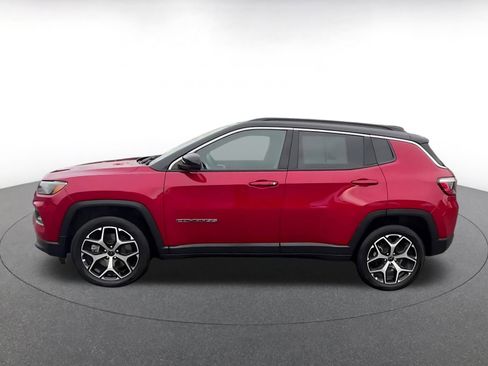 Used 2025 Jeep Compass Limited image 9