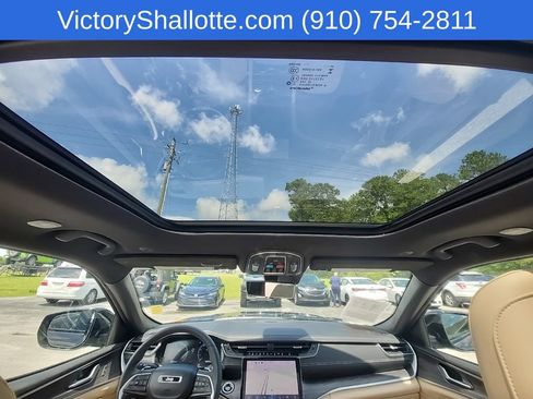 Used 2024 Jeep Grand Cherokee Limited w/ Luxury Tech Group II AWD/4WD image 5