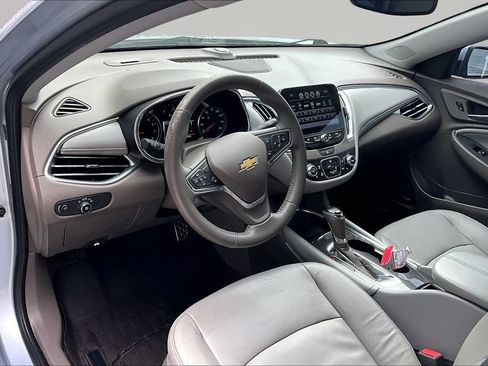 Used 2017 Chevrolet Malibu LT w/ Leather Package FWD image 17